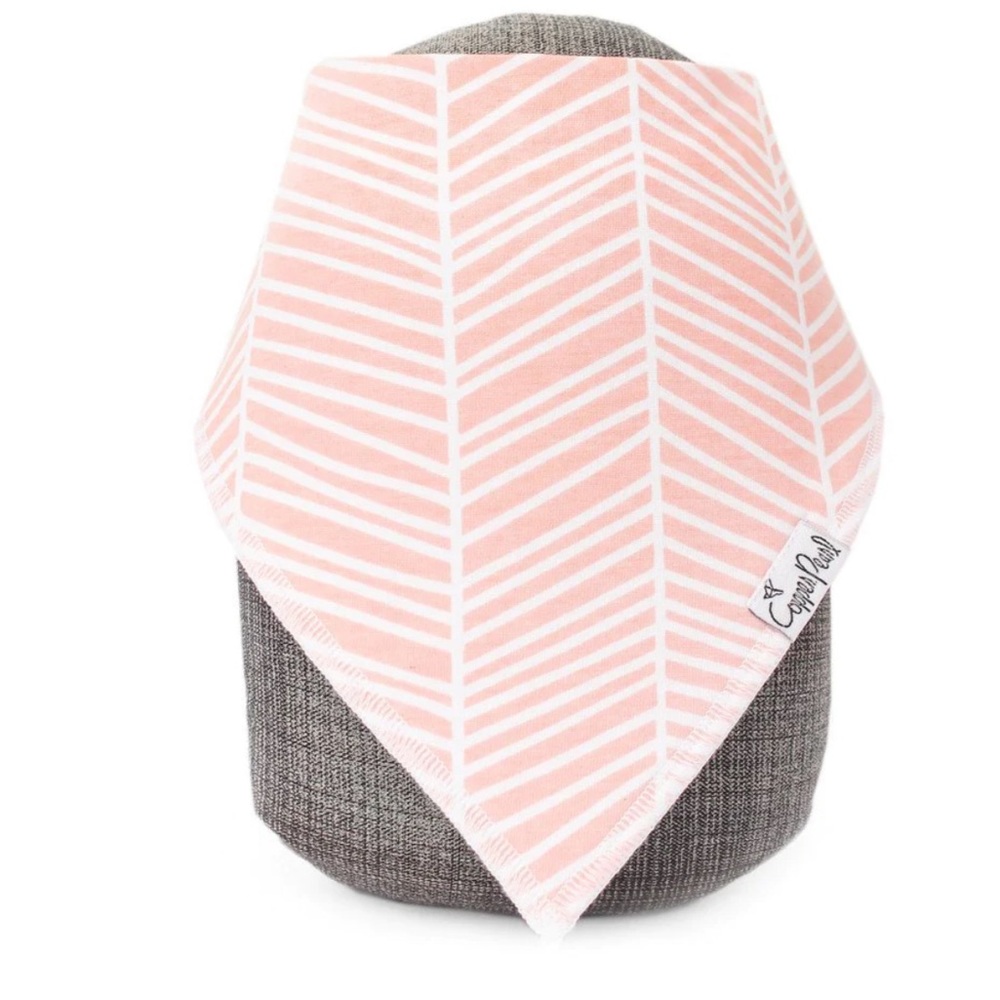 Absorbent cotton drool bib
Adjustable nickel-free snaps for ages 0-36 months